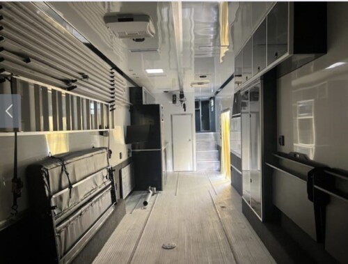 2023 Intech 44' Gooseneck W/Bathroom and Toilet, Trailer Has had very little use, Available Today - Image 8